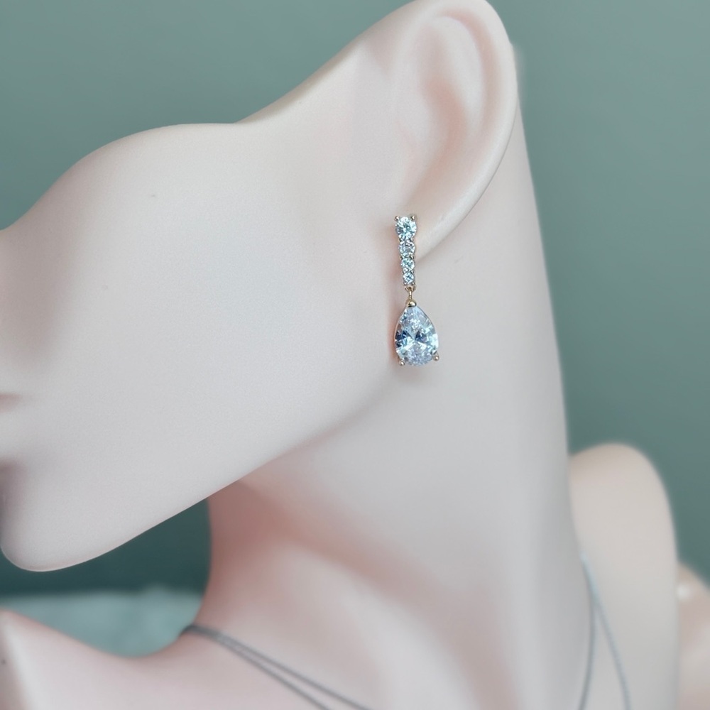⚜️ Elegant Silver and Blue Teardrop Earrings - Picture 3 of 10